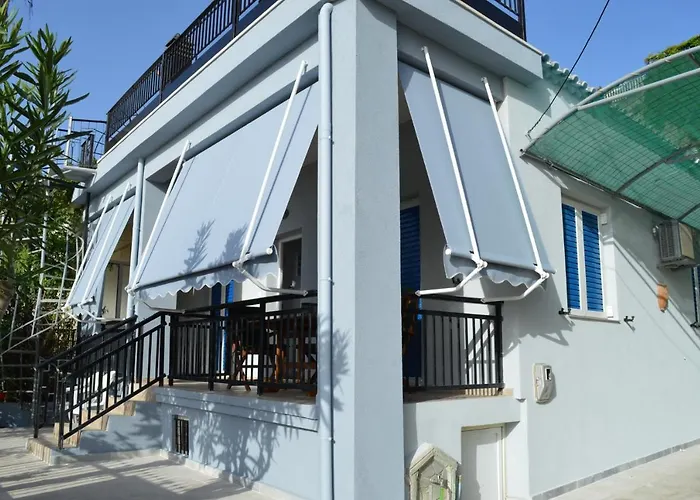 Melenia\'S Sea Front House