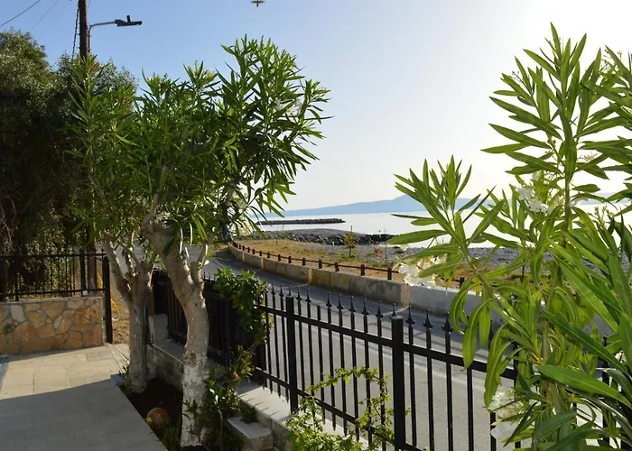 Melenia\'S Sea Front House
