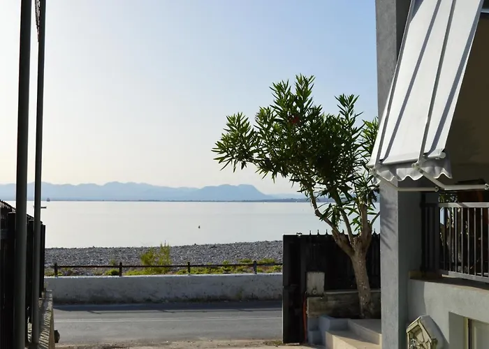 Melenia\'S Sea Front House