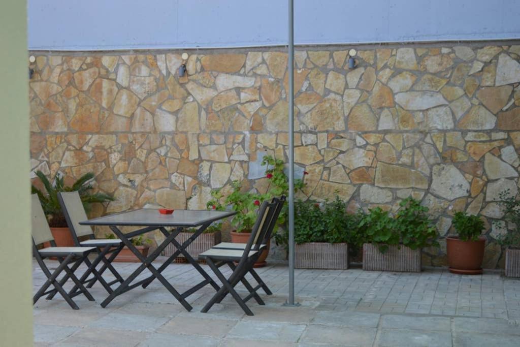 Melenia's Sea Front House *